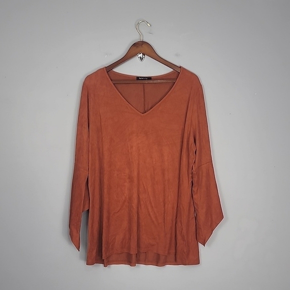 Relativity Rust Suede 3/4  Bell Sleeve Top - Picture 1 of 9